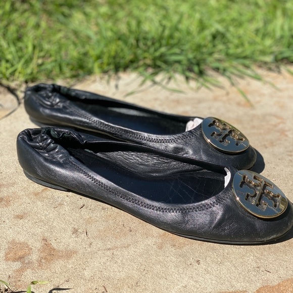 Tory Burch ballet flats with gold tone medallion on round toes size 8 - Picture 3 of 9